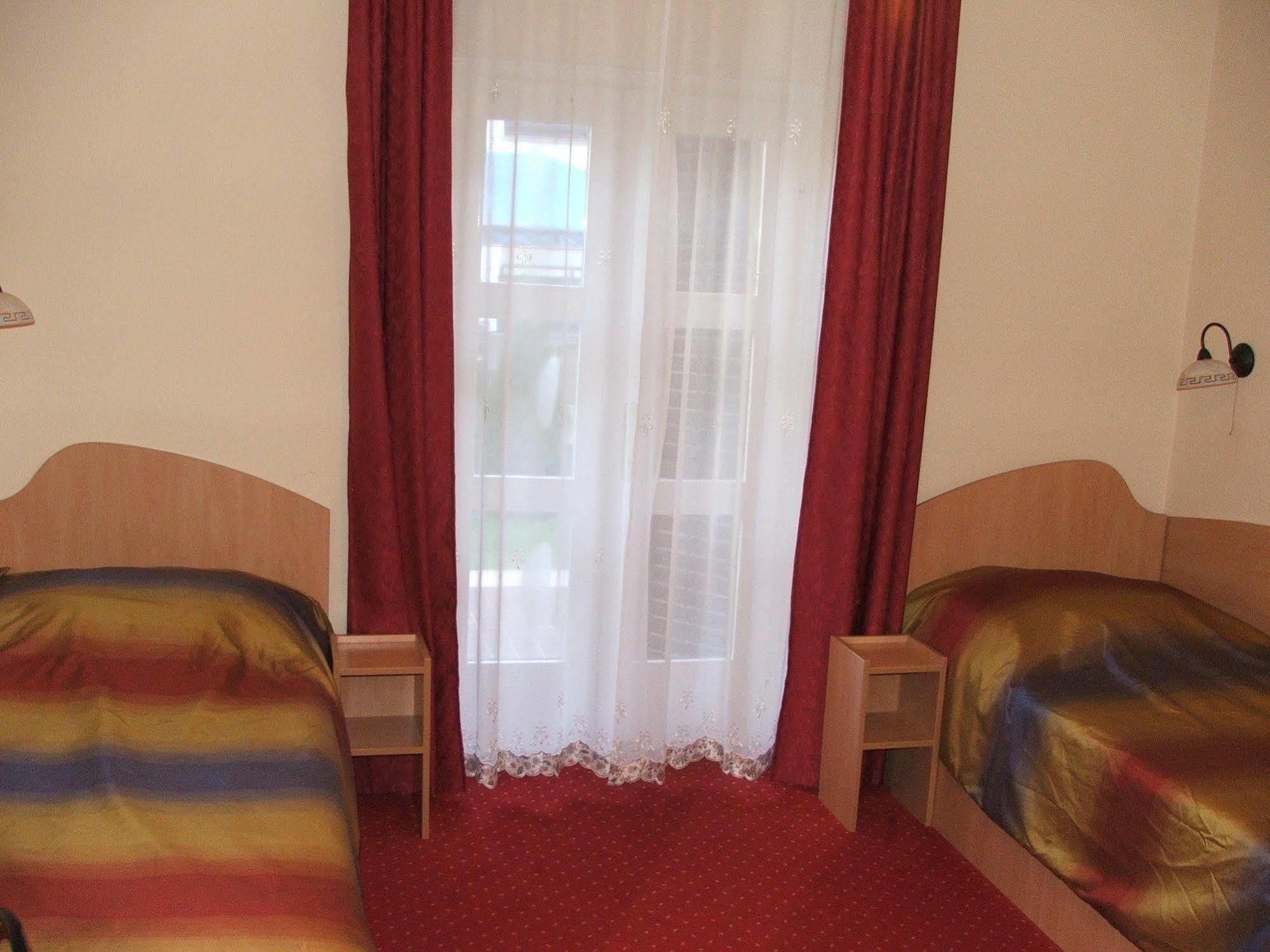 Siesta Club Apartman Harkany Ngoại thất bức ảnh