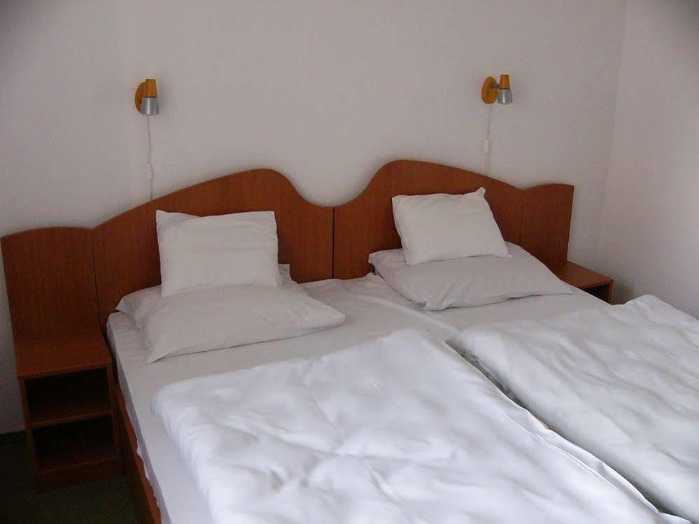 Siesta Club Apartman Harkany Ngoại thất bức ảnh