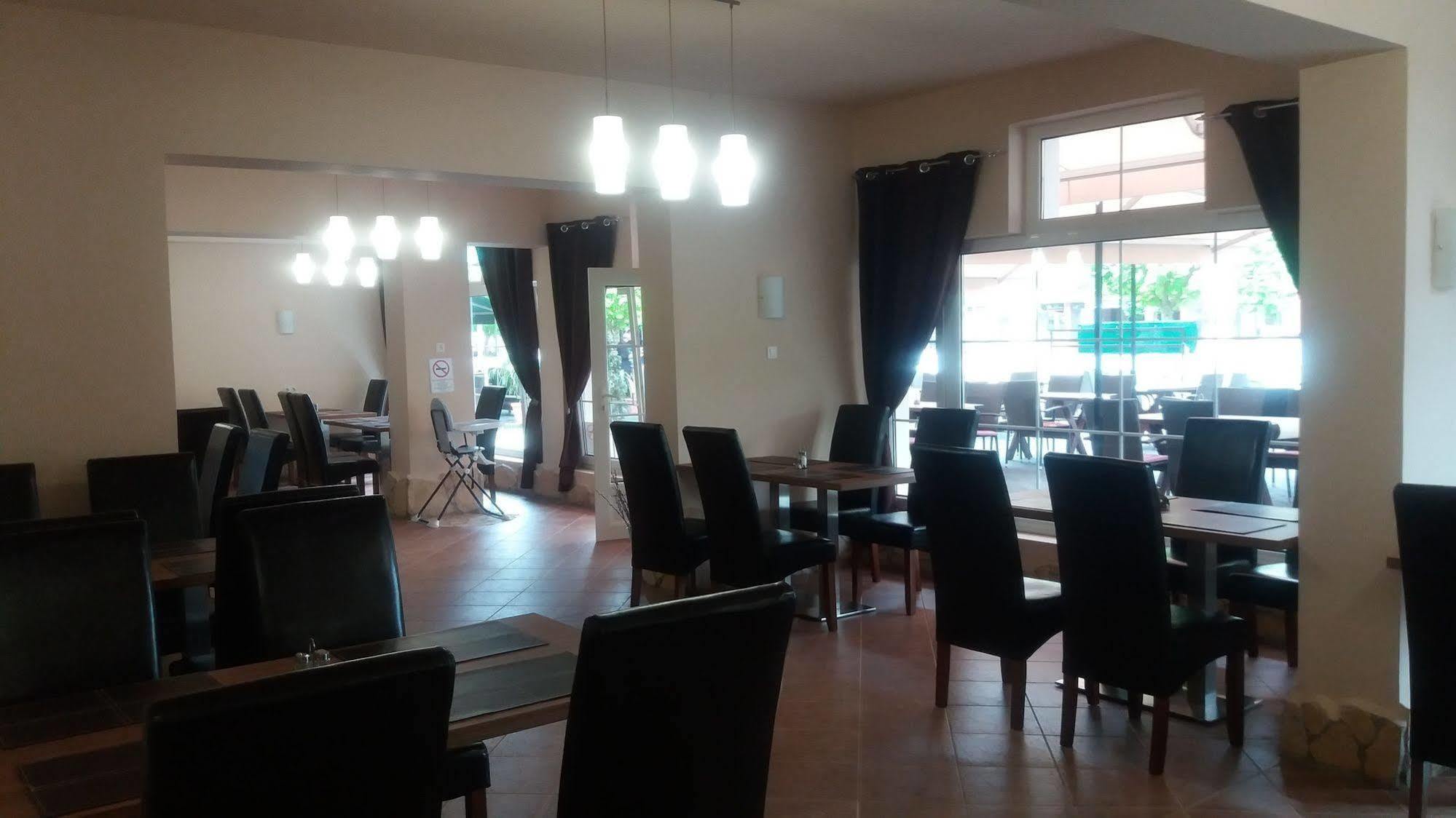Siesta Club Apartman Harkany Ngoại thất bức ảnh