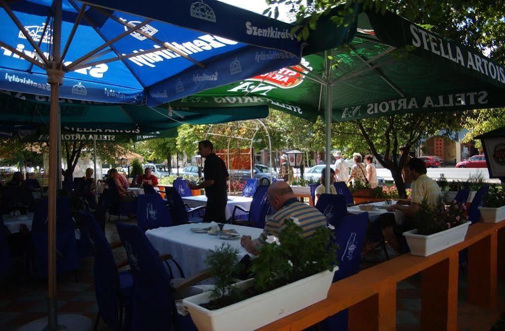 Siesta Club Apartman Harkany Ngoại thất bức ảnh