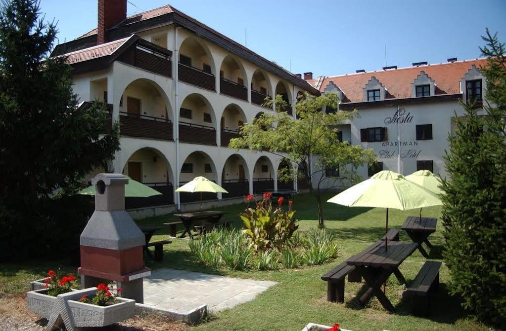 Siesta Club Apartman Harkany Ngoại thất bức ảnh